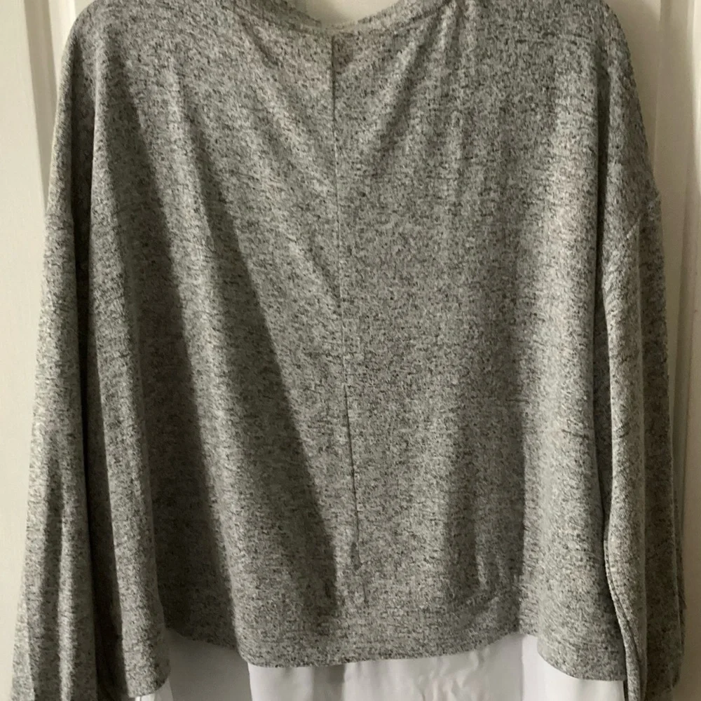 Lane Bryant Classic Long-Sleeve Top with Shirttail Hem Heather Grey 18/20 - Picture 8 of 9